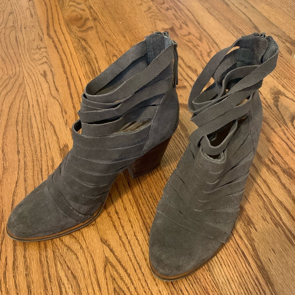 Chinese Laundry Grey suede booties
